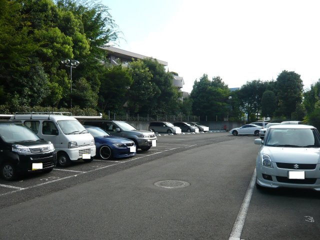ザ・ステイツ所沢アルカディアンの駐車場
