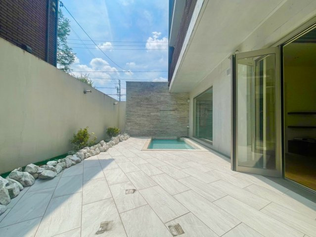 長久手市市が洞一丁目戸建の浴室|プライバシーに配慮された開放的なプールスペース。外からの視線を気にせず、ご家族でゆったりと楽しめます。