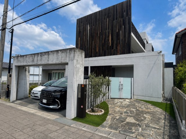 長久手市市が洞一丁目戸建のその他|販売価格：8,490万円　土地面積248.02㎡　建物面積188.32㎡
コンクリートと木目が調和した、こだわりのデザインが際立つスタイリッシュな外観