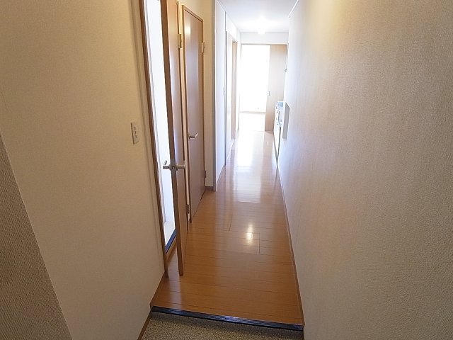 サンビルダー湊川の玄関|玄関から綺麗