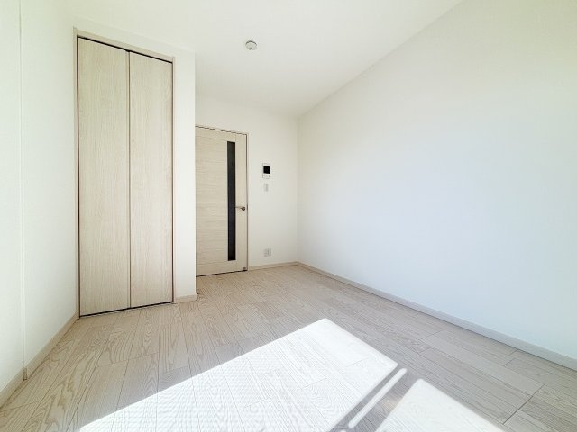 ヴェルメゾン三津屋中の洋室