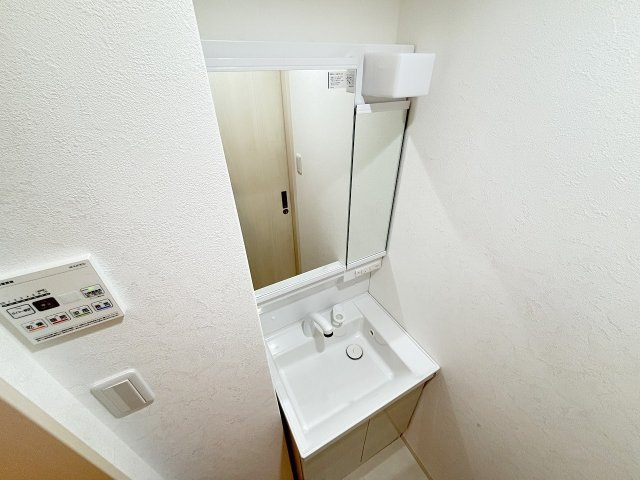 ヴェルメゾン三津屋中の独立洗面台
