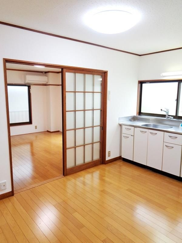 ハイツ旭（あさひ）の居間・リビング