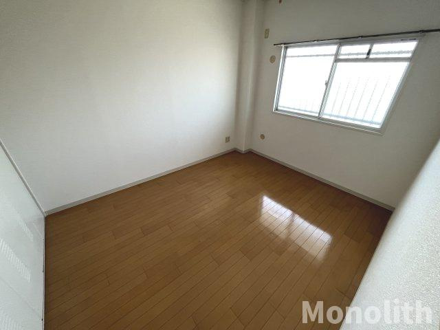 ハイデ上町の洋室