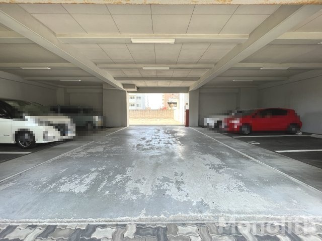 ハイデ上町の駐車場