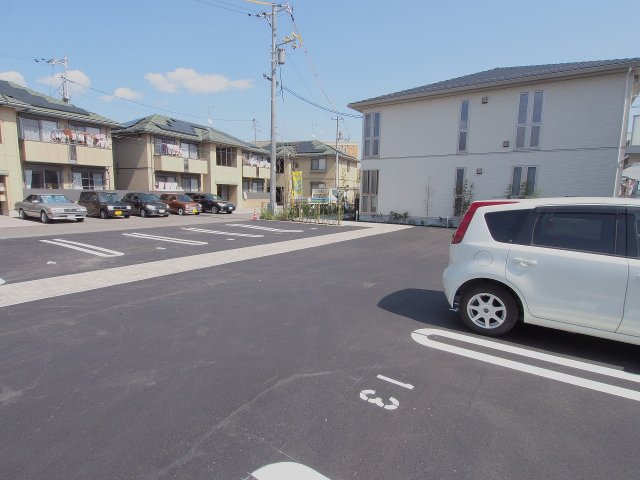 シャイネンせせらの駐車場
