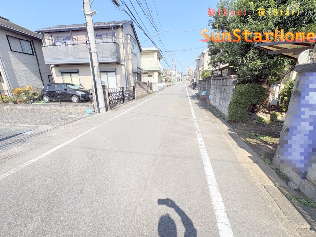 【サンスターホーム】福生市福生　建築条件無し売地の前面道路含む現地写真