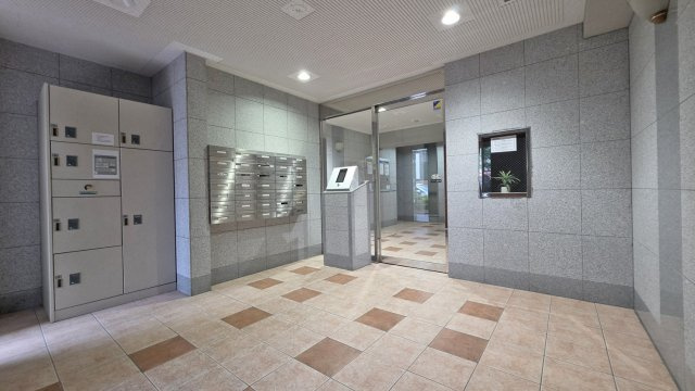スカイコート秋葉原のエントランス|風除室