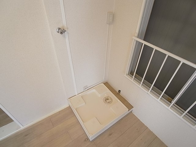 サンビルダー湊川の洗面所|室内洗濯機置き場