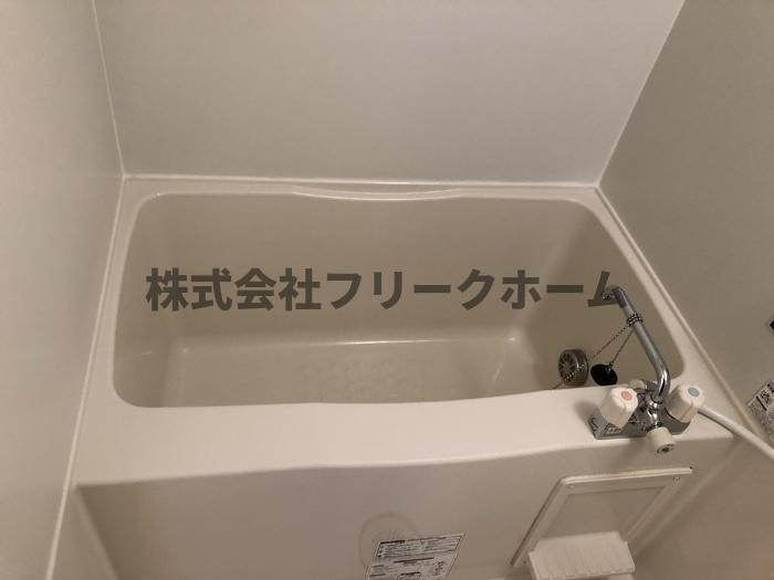 武蔵野市境南町２丁目のアパートの浴室