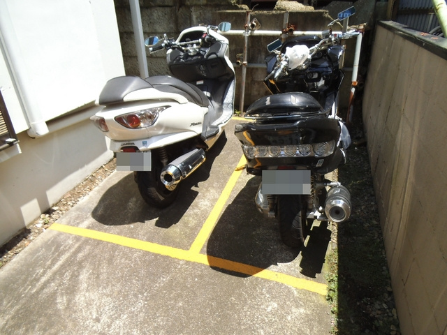 ユァーズ３の駐車場|バイク置き場もございます☆