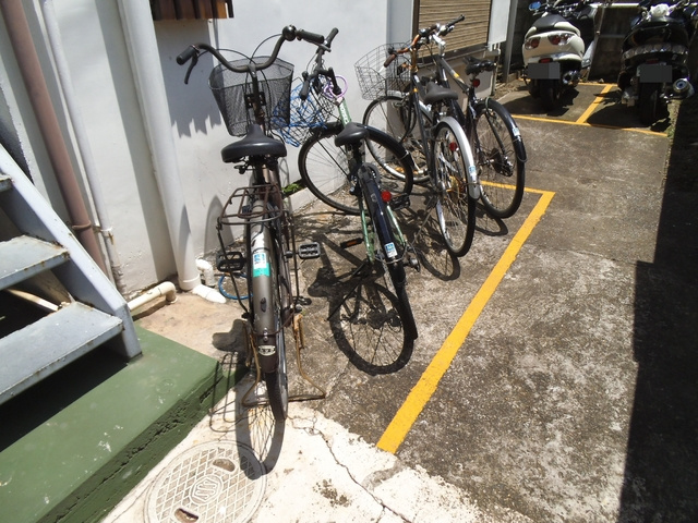 ユァーズ３の駐車場|敷地内駐輪場ございます☆