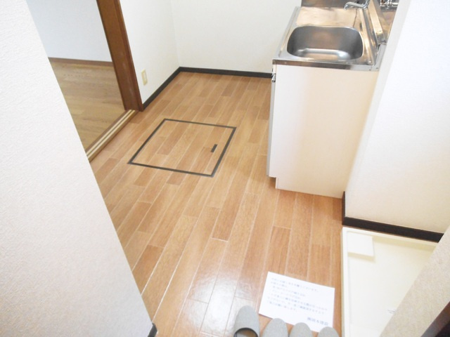 ユァーズ３のキッチン|玄関から見たお部屋です！！