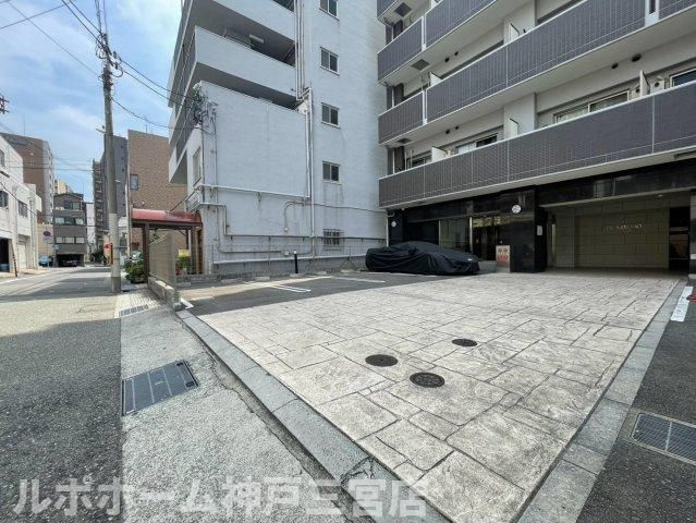 ジアコスモ神戸三宮の駐車場