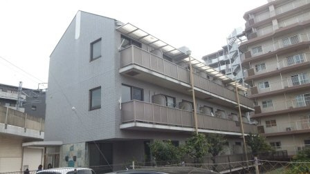 二子町ハイツの外観|バイク置場付きです。