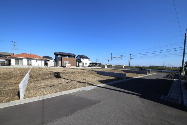 久喜市八甫 第八期 全７区画の前面道路含む現地写真|前面５～６ｍ道路。