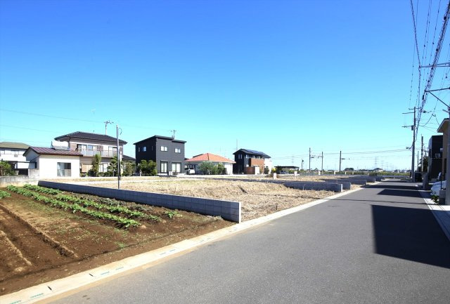 久喜市八甫 第八期 全７区画の前面道路含む現地写真|前面５～６ｍ道路。