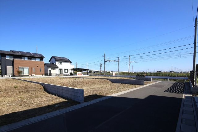 久喜市八甫 第八期 全７区画の前面道路含む現地写真|南西から撮影。