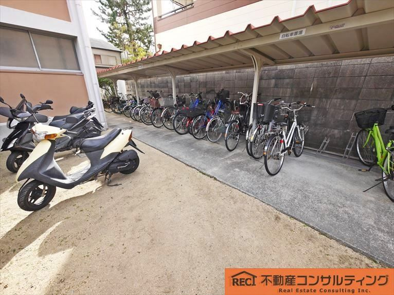 浜芦屋マンションの駐車場