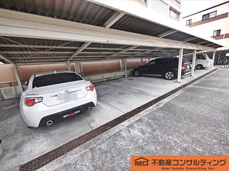 浜芦屋マンションの駐車場