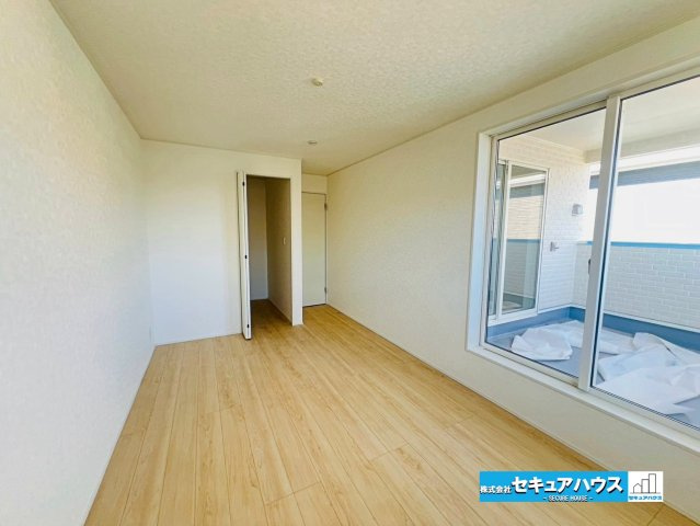 【本日ご案内可能】刈谷市泉田町北中浜　全2棟の洋室|【洋室　2号棟　WIC付き】
◆お子様のお部屋や主寝室、来客時の宿泊室、趣味のお部屋としてもご利用いただけます♪
◆全居室収納付きの洋室です。各居室にお洋服や、荷物を収納することができます。　　　　　