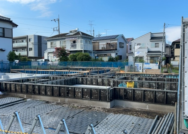 【構造・工法・仕様】 | 木造住宅とは土台、壁、柱など建築物の強度を支える構造体の材に木が使用されている構造を指します。構造体は建物の自重を支えるだけではなく風圧や水圧、積裁荷重などあらゆる衝撃に耐えるための基礎です。