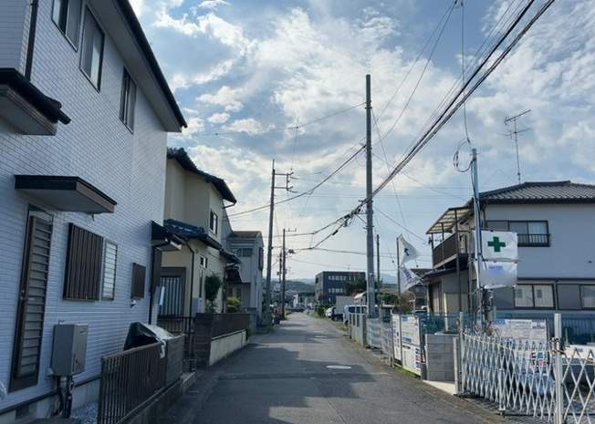 【展望】 | 桜や紅葉の名所に出かける人は多いと思いますが、家にいながら季節の移ろいを感じる生活を送りませんか？リビングや窓から見える景色が生活を彩るワンポイントに！現地から見える景色を堪能してみては如何でしょう。