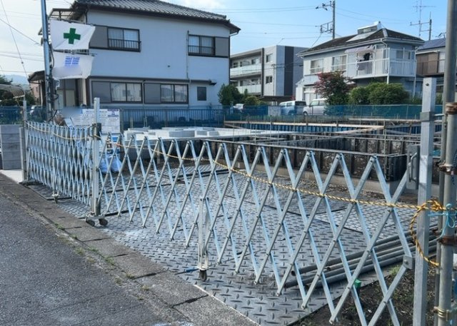 【駐車場】 | 駐車場と明記されていても、最小スペースでつくられた駐車場だと大型車は駐車できなかったり、出入りしにくくなったりする可能性があります。お車のサイズと購入したい物件の駐車場のサイズを現地で確認しましょう。