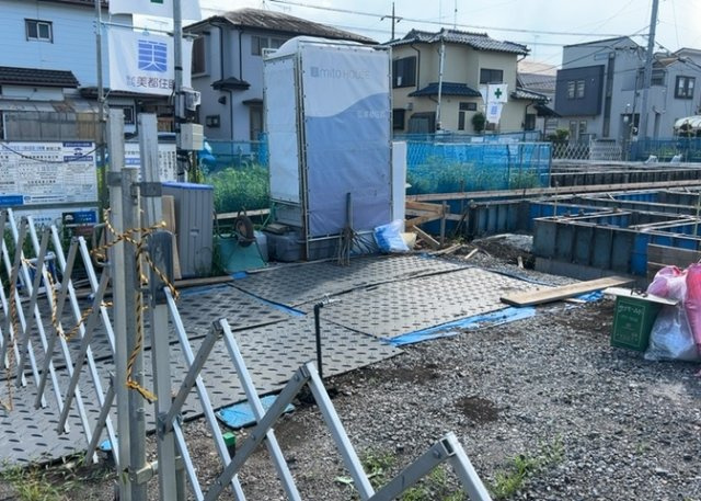 【駐車場】 | 駐車場と明記されていても、最小スペースでつくられた駐車場だと大型車は駐車できなかったり、出入りしにくくなったりする可能性があります。お車のサイズと購入したい物件の駐車場のサイズを現地で確認しましょう。