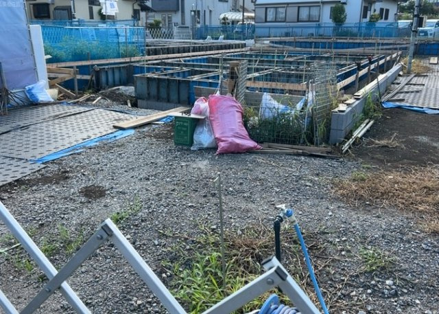 【庭】 | 庭があることでガーデニングや家庭菜園はもちろん、こどもの遊び場やペットを放して遊ぶことができます。また、家の周囲に余裕があるということです。隣地との間があれば、十分な日当たりと、風通しが確保できます。