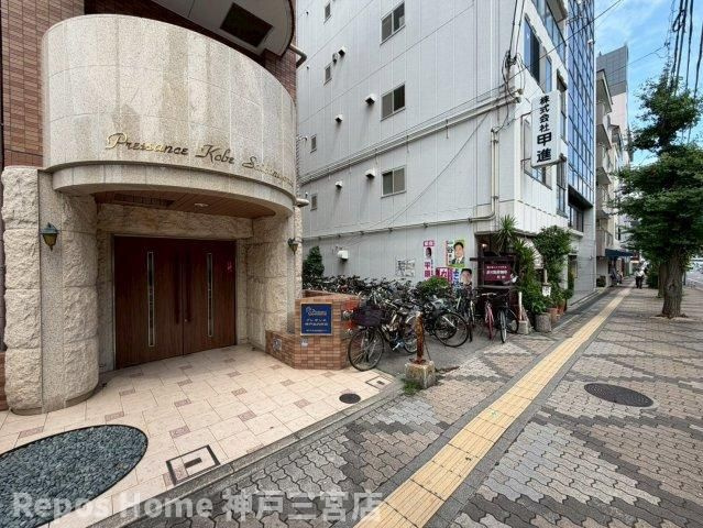 プレサンス神戸裁判所前のエントランス