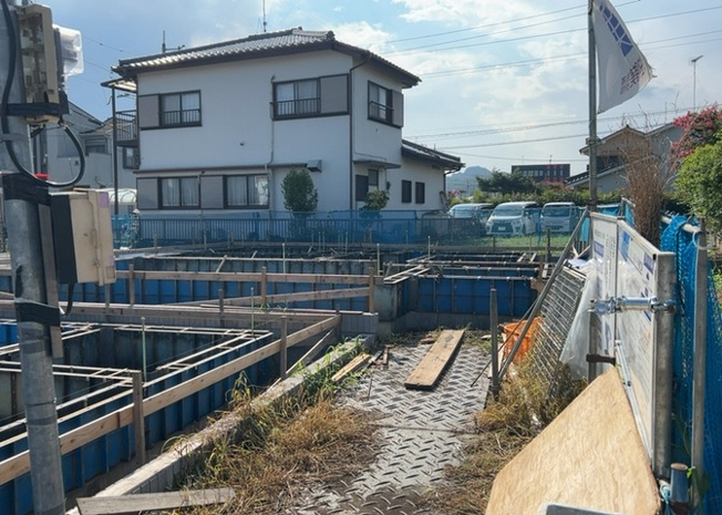 【外観】 | 物件の詳細については、現地を見てわかること以外に、役所や法務局などで調べないとわからないことがあります。そのため、現地に行く場合は、もしこの物件を買ったらどのような生活ができるかをイメージしましょう。