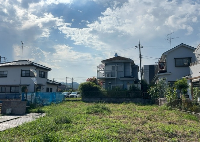 【展望】 | 桜や紅葉の名所に出かける人は多いと思いますが、家にいながら季節の移ろいを感じる生活を送りませんか？リビングや窓から見える景色が生活を彩るワンポイントに！現地から見える景色を堪能してみては如何でしょう。