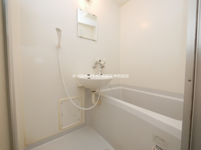 ドミール堺筋本町の浴室