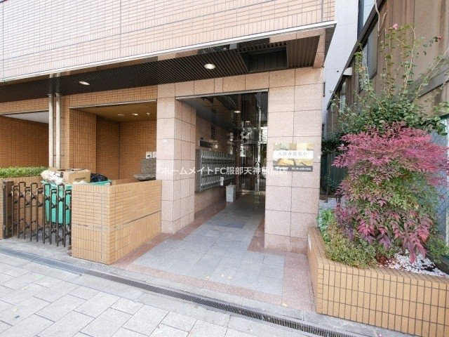 ドミール堺筋本町のエントランス