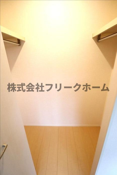 武蔵野市境南町５丁目のアパートの収納