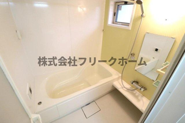 武蔵野市境南町５丁目のアパートの浴室