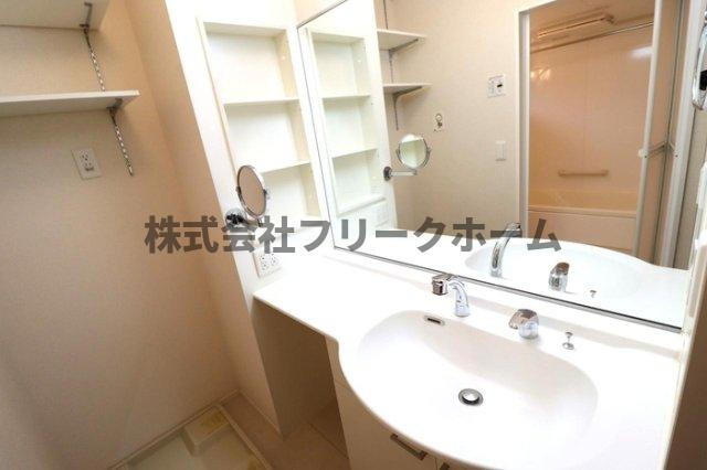 武蔵野市境南町５丁目のアパートの洗面所