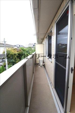 武蔵野市境南町５丁目のアパートのバルコニー
