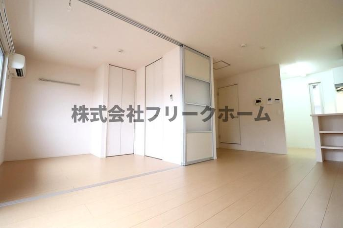 武蔵野市境南町５丁目のアパートの居間・リビング