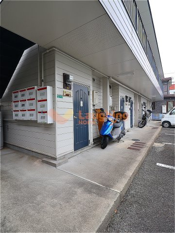 金子ハイツのエントランス