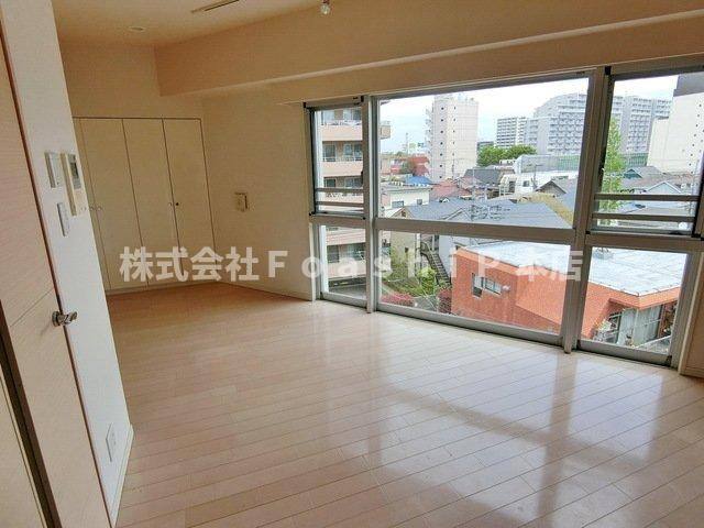 RODIA立川の居間・リビング