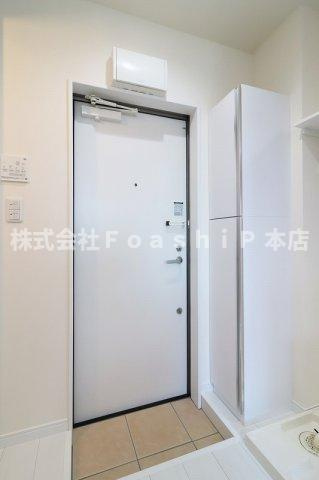 グランクオール西綾瀬2丁目の玄関
