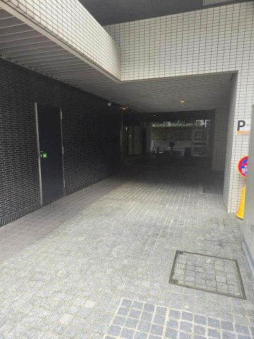 レジディア市谷薬王寺のエントランス