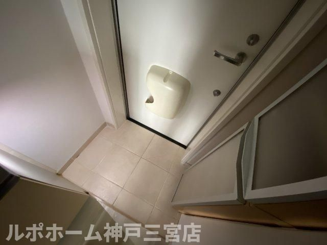 神戸山手アパートメントの玄関