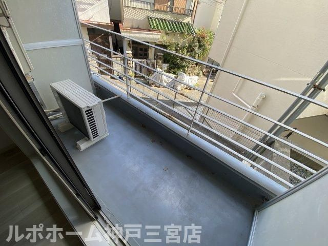 神戸山手アパートメントのバルコニー
