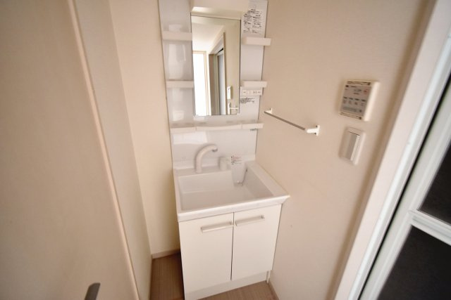 西宮市甲子園高潮町の賃貸マンションの独立洗面台