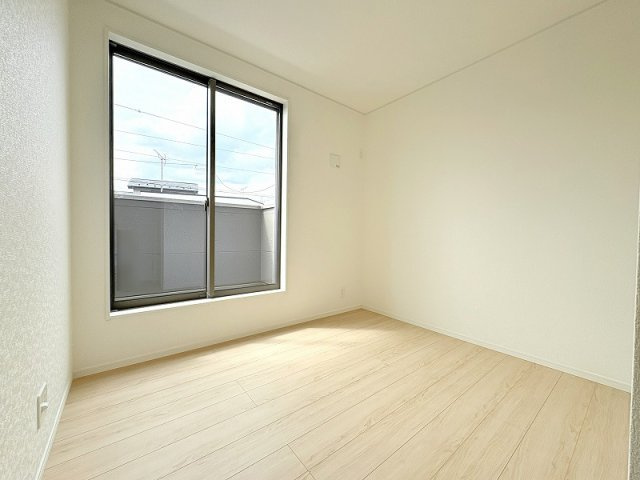 【子供部屋】 | 東久留米市前沢4丁目　新築一戸建住宅　全3棟　(保谷店) | 2階4.3帖/さまざまな家具を取り入れやすいナチュラルな内装。