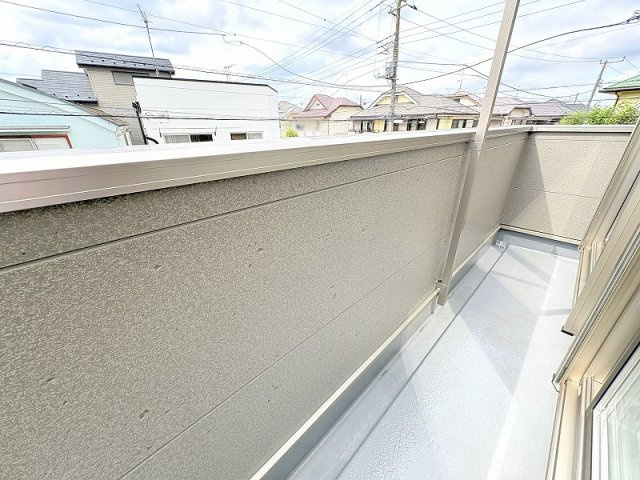 【バルコニー】 | 東久留米市前沢4丁目　新築一戸建住宅　全3棟　(保谷店) | 2居室から出入りできお洗濯に便利なバルコニー。