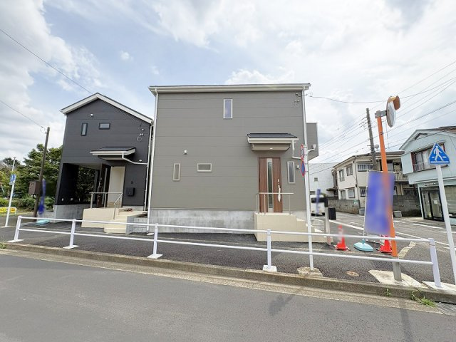 【外観】 | 東久留米市前沢4丁目　新築一戸建住宅　全3棟　(保谷店) | バス便充実で各方面へのアクセスが良く、通勤通学も便利です。